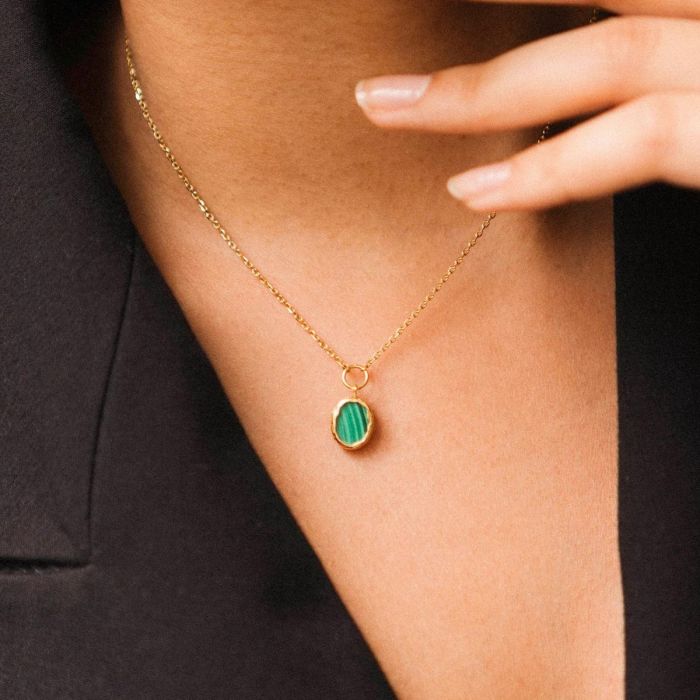 Geurkaars met gouden ketting Malachite - Le Pouvoir Des Pierres