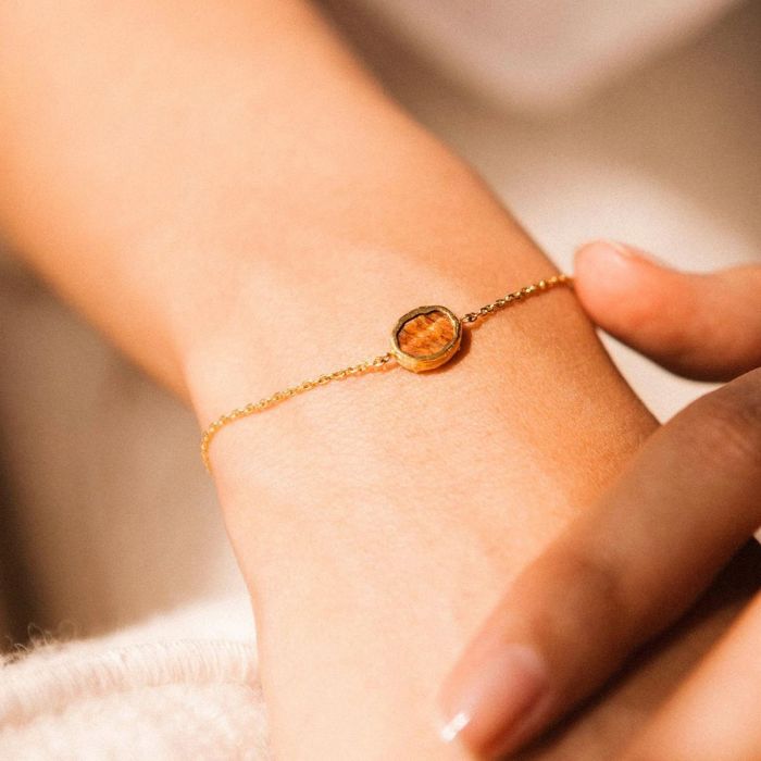 Geurkaars met gouden armband Tiger Eye - Le Pouvoir Des Pierres