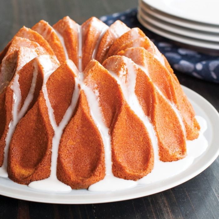NORDIC WARE GOLD CROWN BUNDT PAN
