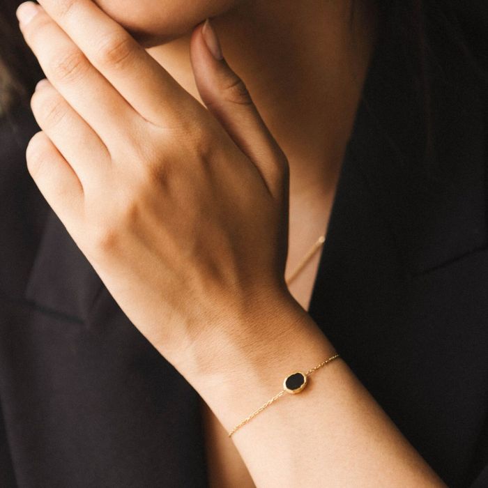 Geurkaars met gouden armband Onyx Noir - Le Pouvoir Des Pierres