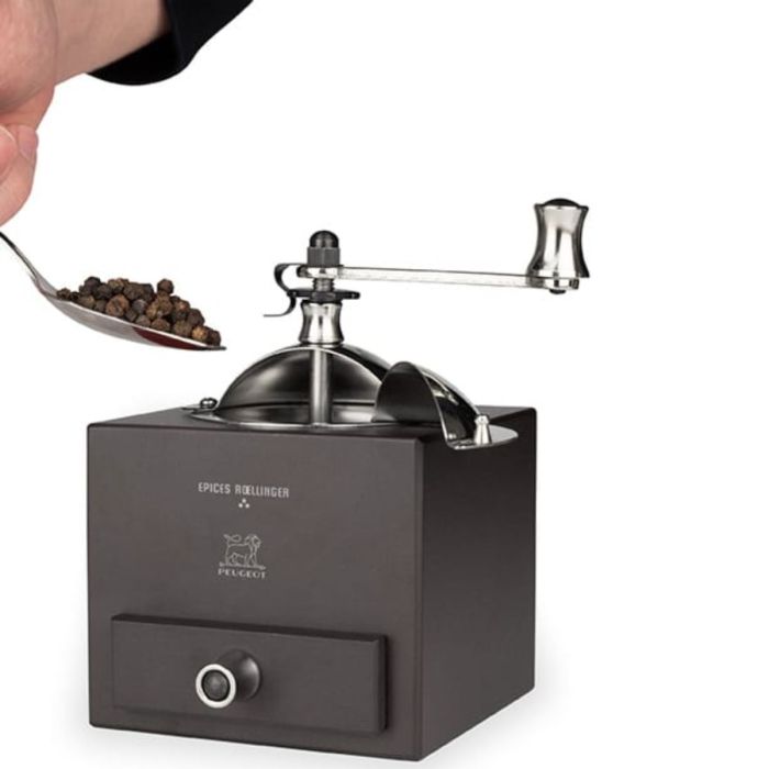 PEUGEOT D'OLIVIER ROELLINGER PEPERMOLEN IN CHOCOLADEKLEUR