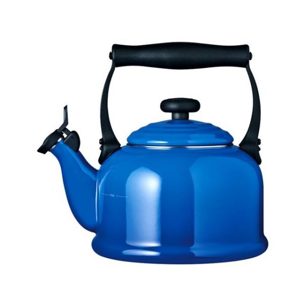 Schaar verlangen Wolf in schaapskleren Le Creuset fluitketel Marseille Blauw 2.1 liter – Gratis Verzending –  Kookshop de Pepermolen.nl